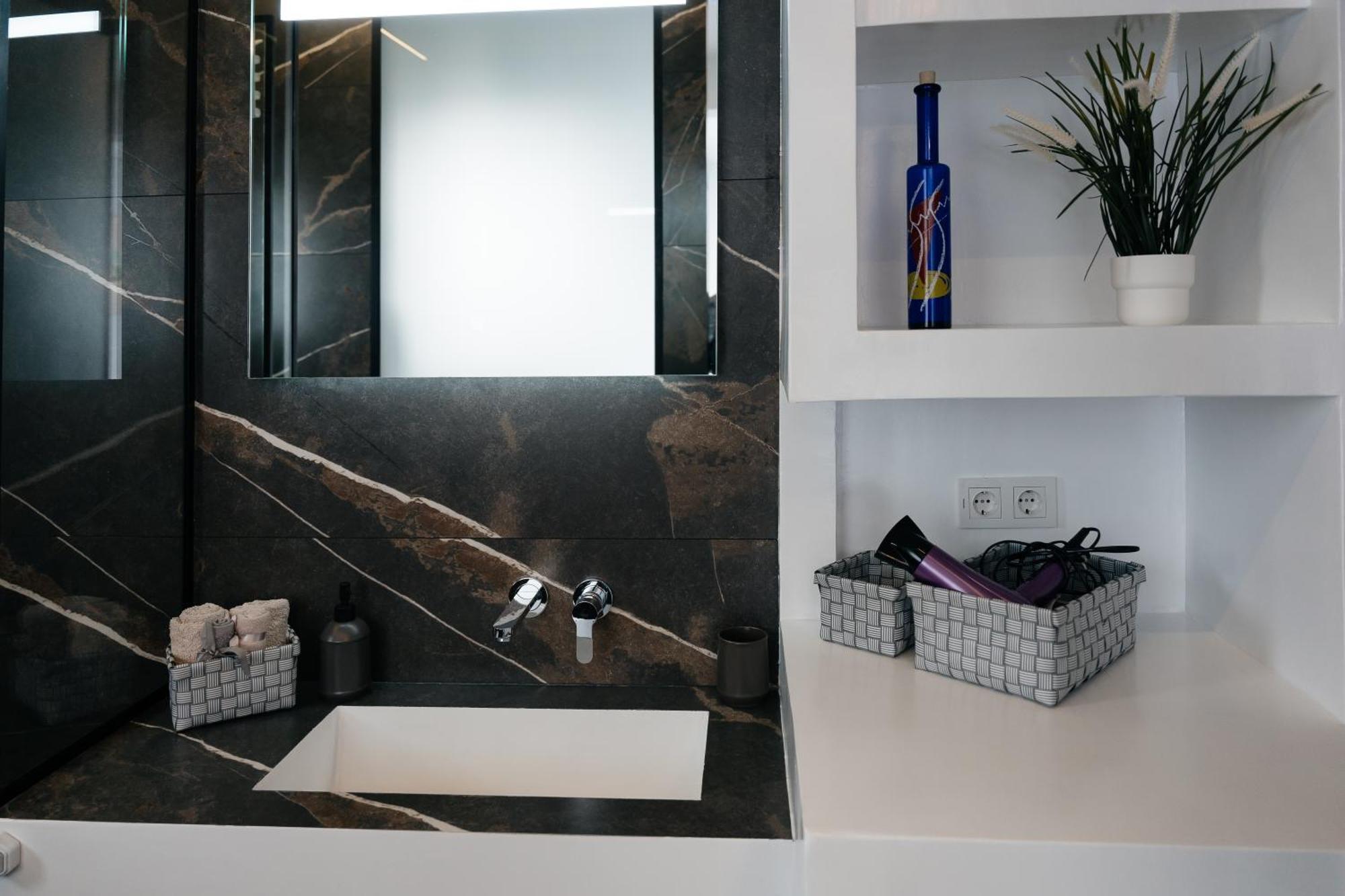 Stylish Overlooking The Acropolis Athen