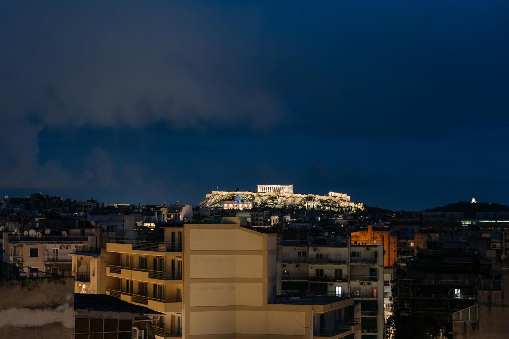Stylish Overlooking The Acropolis *