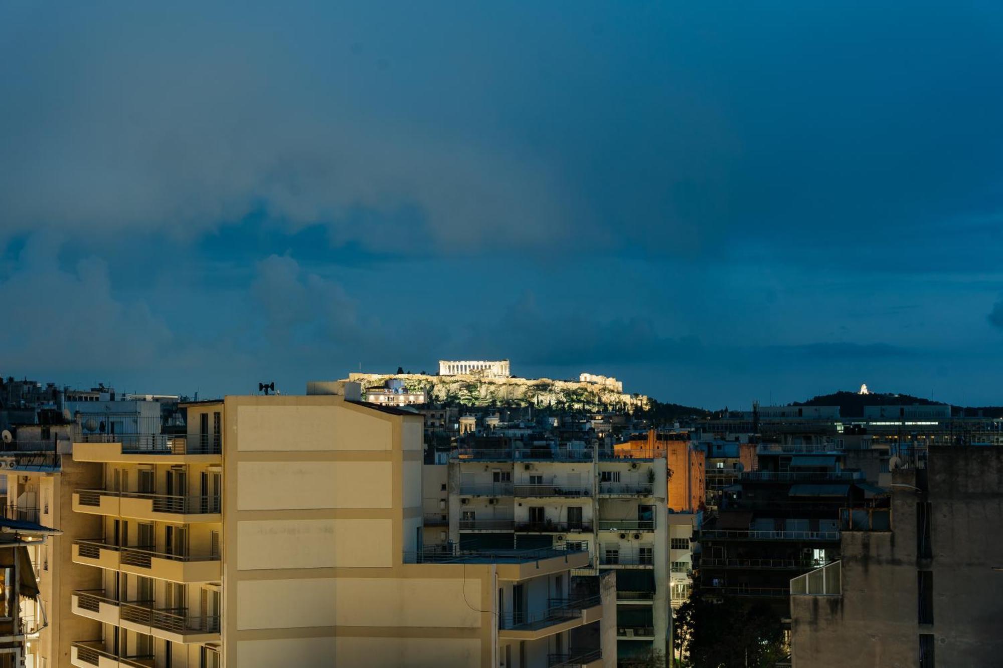 Apartment Stylish Overlooking The Acropolis